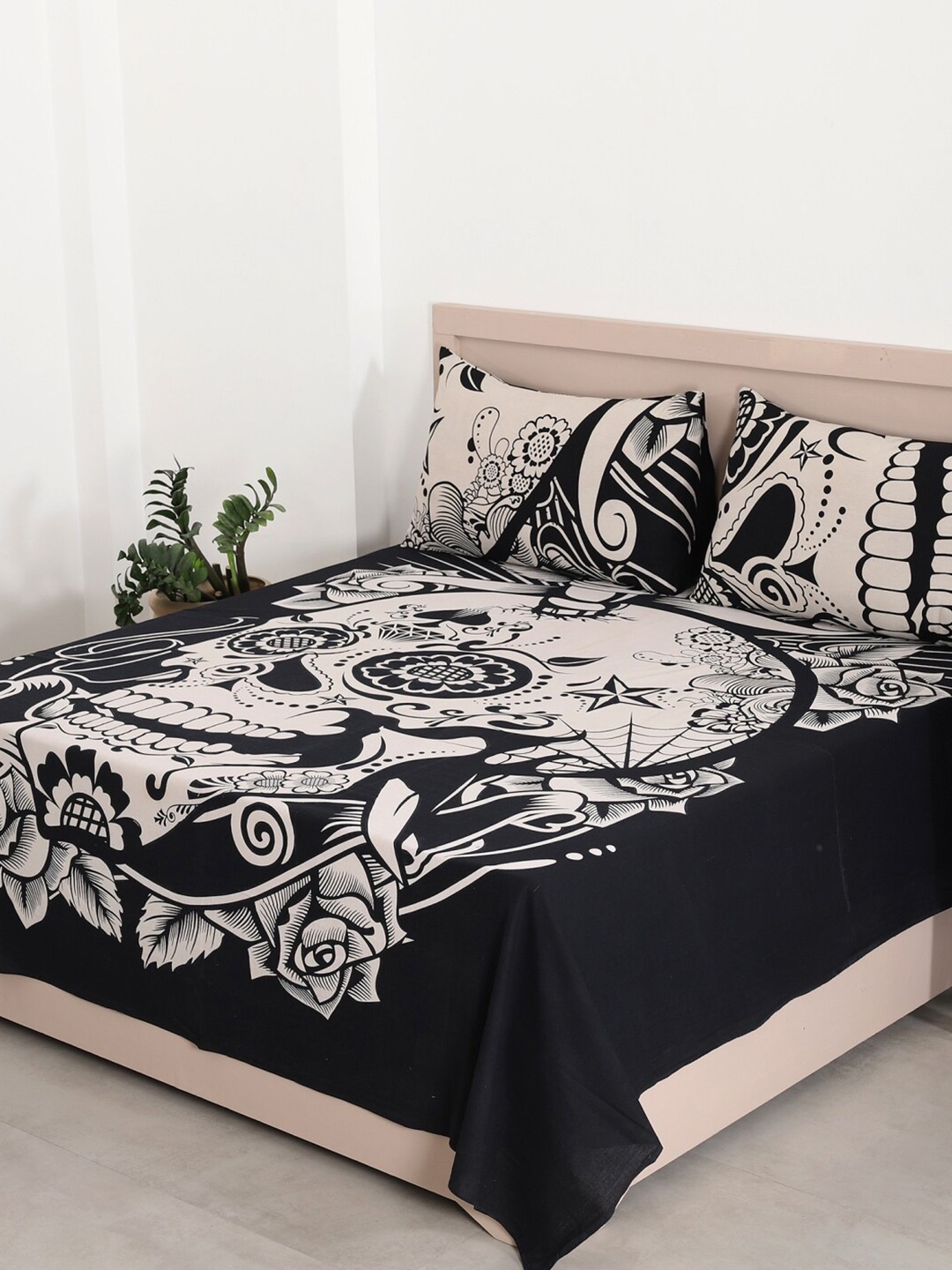 HANDICRAFT PALACE Black & White Printed 144 TC Cotton Queen Bedsheet & 2 Pillow Covers
HANDICRAFT PALACE Black & White Printed 144 TC Cotton Queen Bedsheet & 2 Pillow Covers