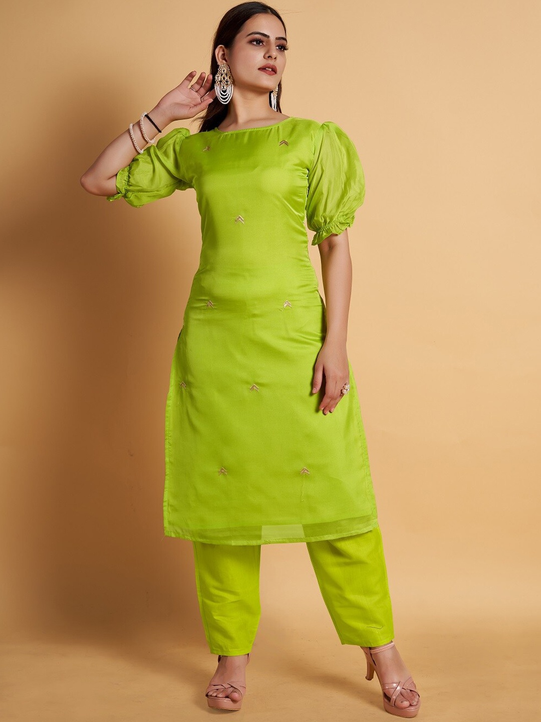 LABEL D11 Geometric Embroidered Puff Sleeves Regular Chanderi Cotton Kurta With Trousers, Green
LABEL D11 Geometric Embroidered Puff Sleeves Regular Chanderi Cotton Kurta With Trousers, Green