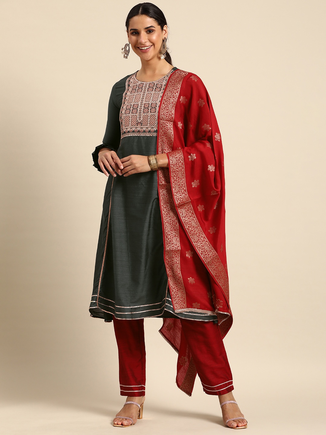 Sangria Ethnic Motifs Embroidered Regular Mirror Work Kurta With Trousers & Dupatta, Grey
Sangria Ethnic Motifs Embroidered Regular Mirror Work Kurta With Trousers & Dupatta, Grey