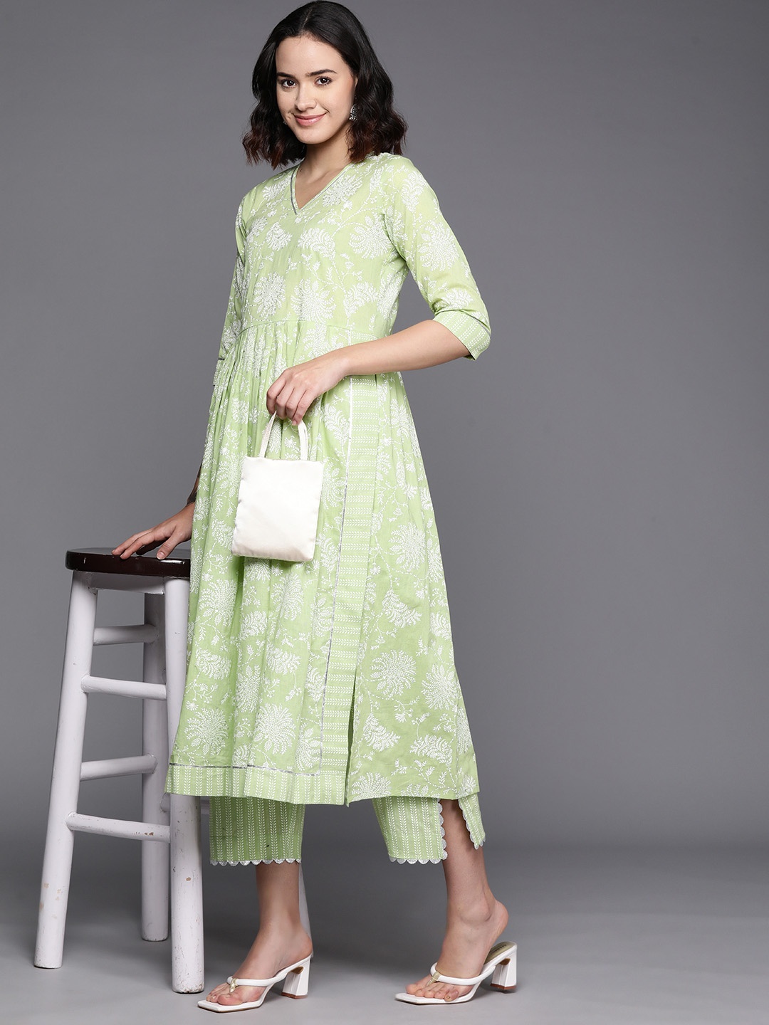 Ahalyaa Floral Printed High Slit Gotta Patti Pure Cotton Kurta With Trousers, Green
Ahalyaa Floral Printed High Slit Gotta Patti Pure Cotton Kurta With Trousers, Green