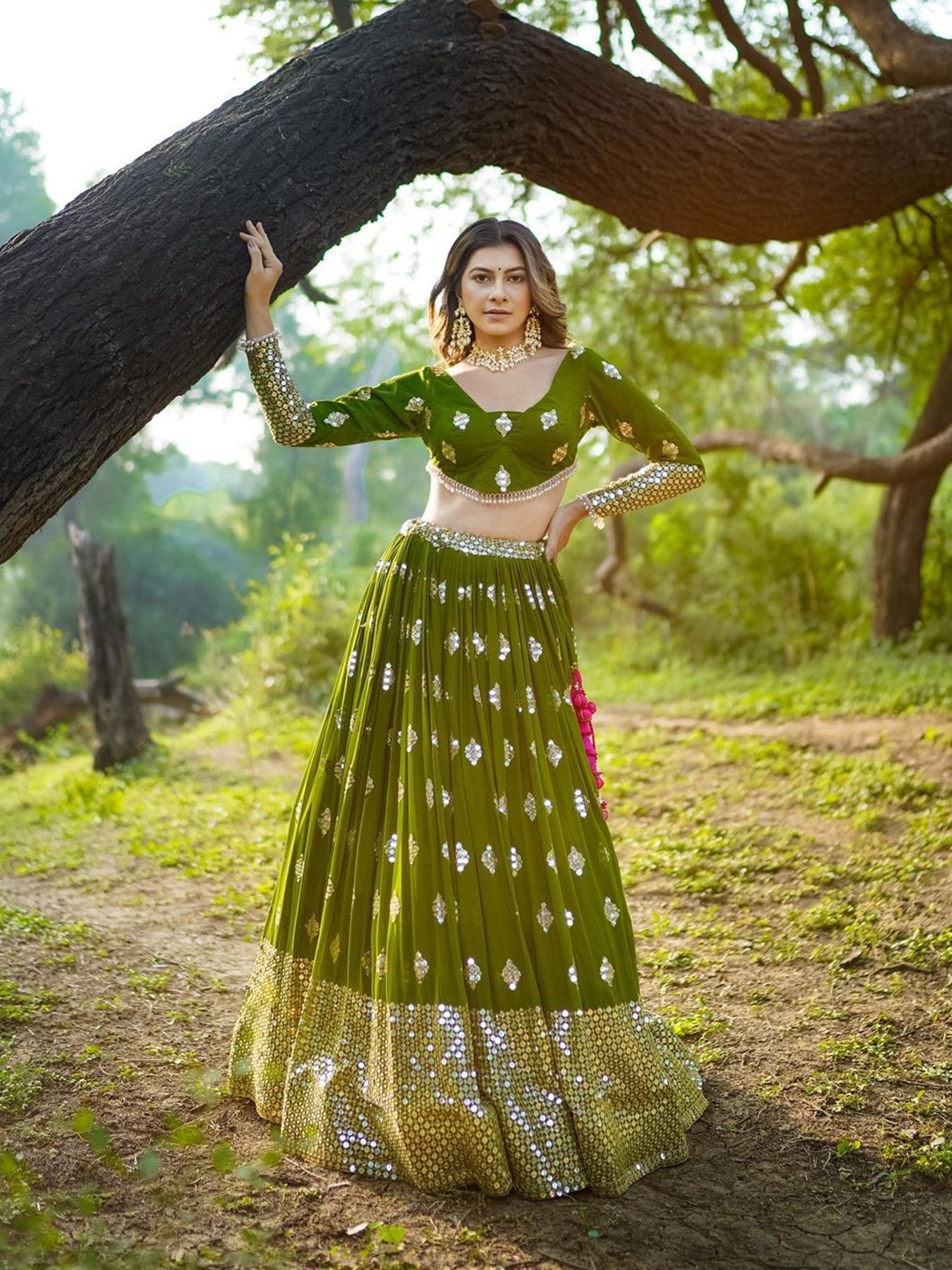 SHOPGARB Embroidered Sequinned Semi-Stitched Lehenga & Unstitched Blouse With Dupatta, Green
SHOPGARB Embroidered Sequinned Semi-Stitched Lehenga & Unstitched Blouse With Dupatta, Green