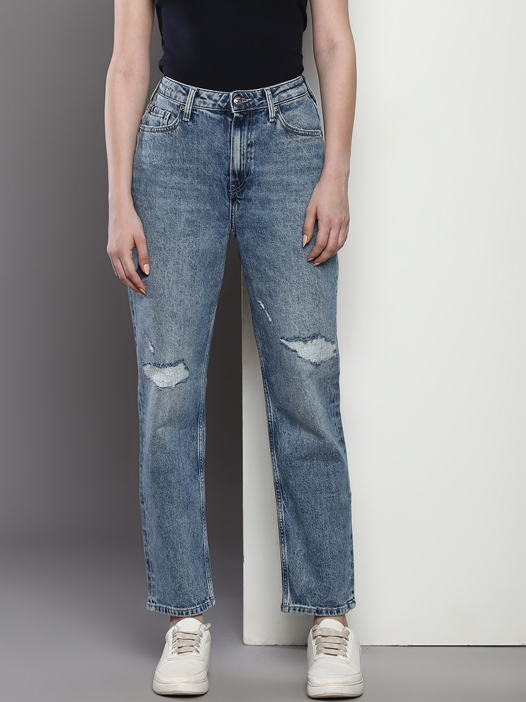 Tommy Hilfiger Women Straight Fit High-Rise Mildly Distressed Heavy Fade Stretchable Jeans, Blue
Tommy Hilfiger Women Straight Fit High-Rise Mildly Distressed Heavy Fade Stretchable Jeans, Blue