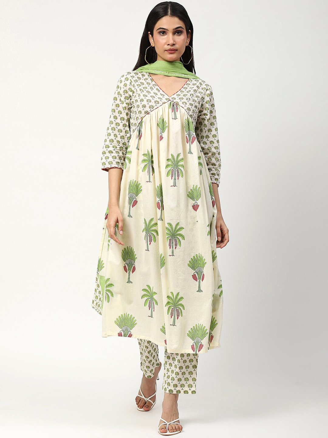 NH KAPDEWALA Floral Printed Pleated Regular Pure Cotton Kurta With Trousers & Dupatta, White
NH KAPDEWALA Floral Printed Pleated Regular Pure Cotton Kurta With Trousers & Dupatta, White