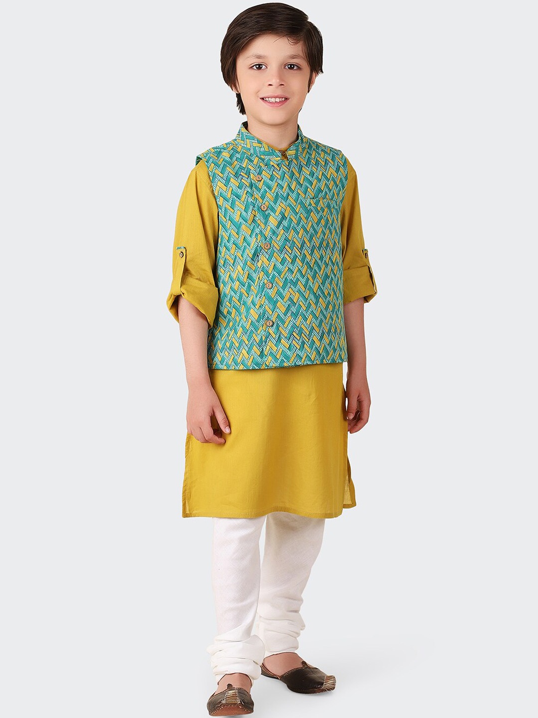 Fabindia Boys Mandarin Collar Roll Up Sleeves Pure Cotton Kurta with Printed Nehru Jacket, Green
Fabindia Boys Mandarin Collar Roll Up Sleeves Pure Cotton Kurta with Printed Nehru Jacket, Green