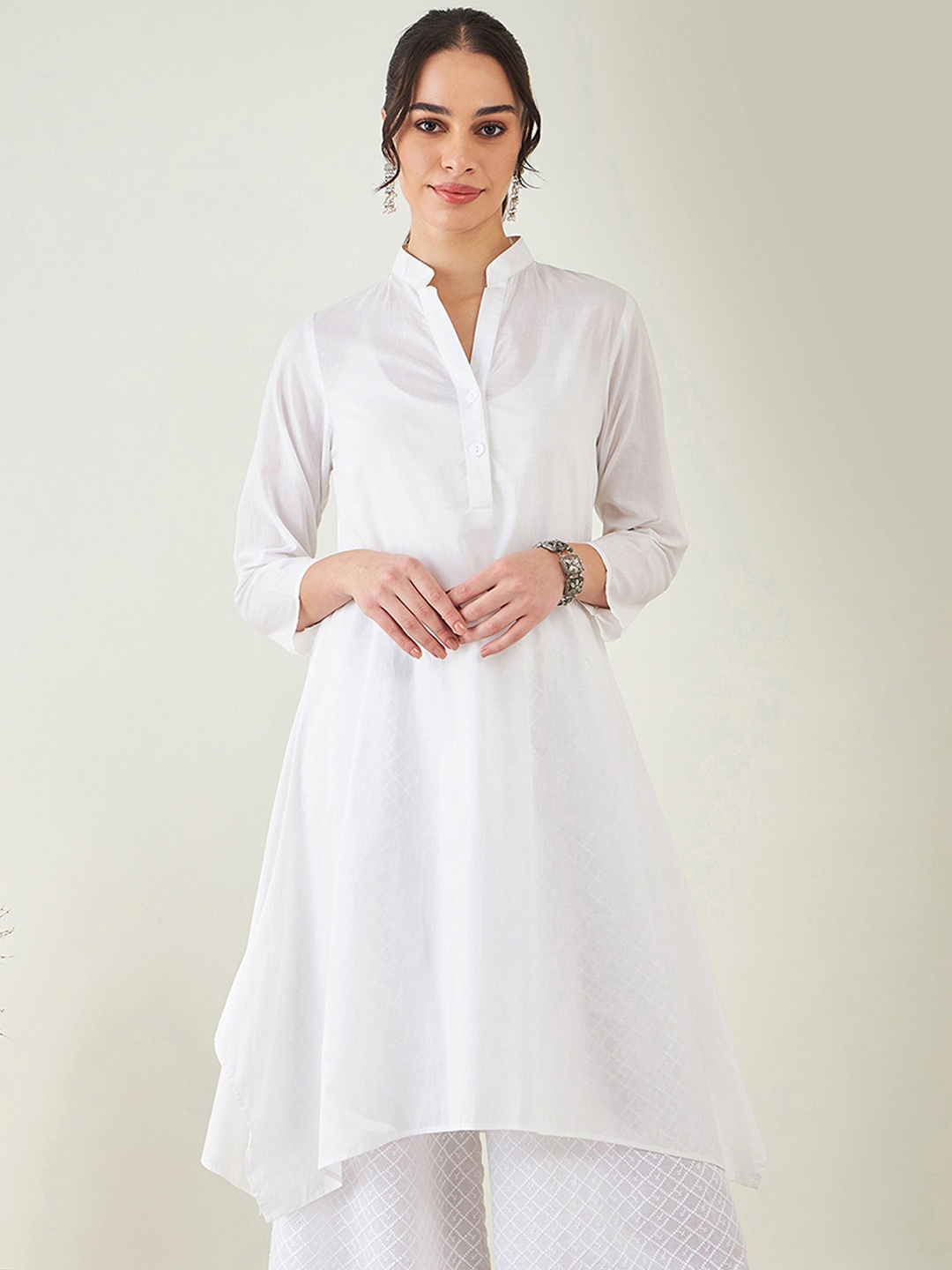 First Resort by Ramola Bachchan Mandarin Collar Asymmetric White Romance A-Line Kurta
First Resort by Ramola Bachchan Mandarin Collar Asymmetric White Romance A-Line Kurta