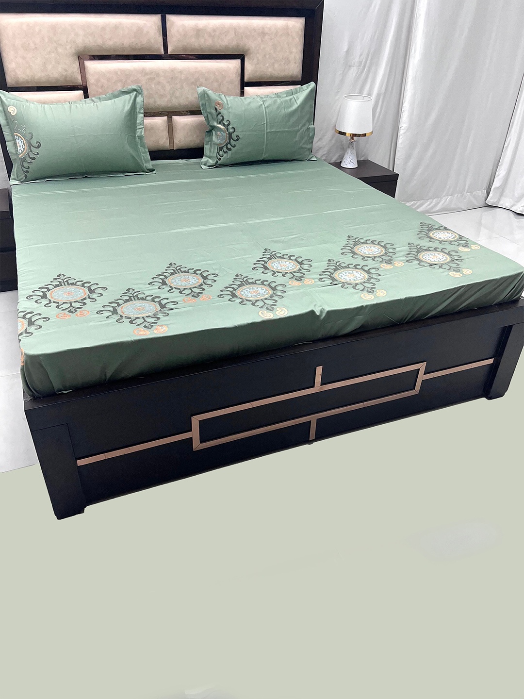 Pure Decor Green & Gold-Toned Ethnic Motifs Pure Cotton King Bedsheet & 2 Pillow Covers
Pure Decor Green & Gold-Toned Ethnic Motifs Pure Cotton King Bedsheet & 2 Pillow Covers