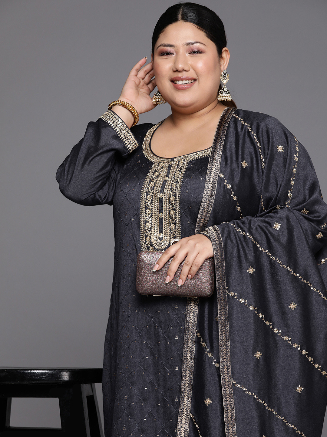 EXTRA LOVE BY LIBAS Women Grey Floral Embroidered Regular Kurta with Trousers & With Dupatta
EXTRA LOVE BY LIBAS Women Grey Floral Embroidered Regular Kurta with Trousers & With Dupatta