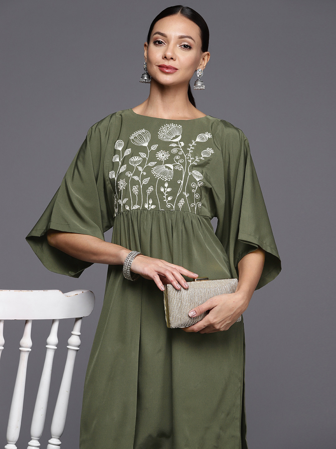 MASSTANI BY INDDUS Women Floral Yoke Design Pleated Thread Work Kurta with Palazzos, Green
MASSTANI BY INDDUS Women Floral Yoke Design Pleated Thread Work Kurta with Palazzos, Green