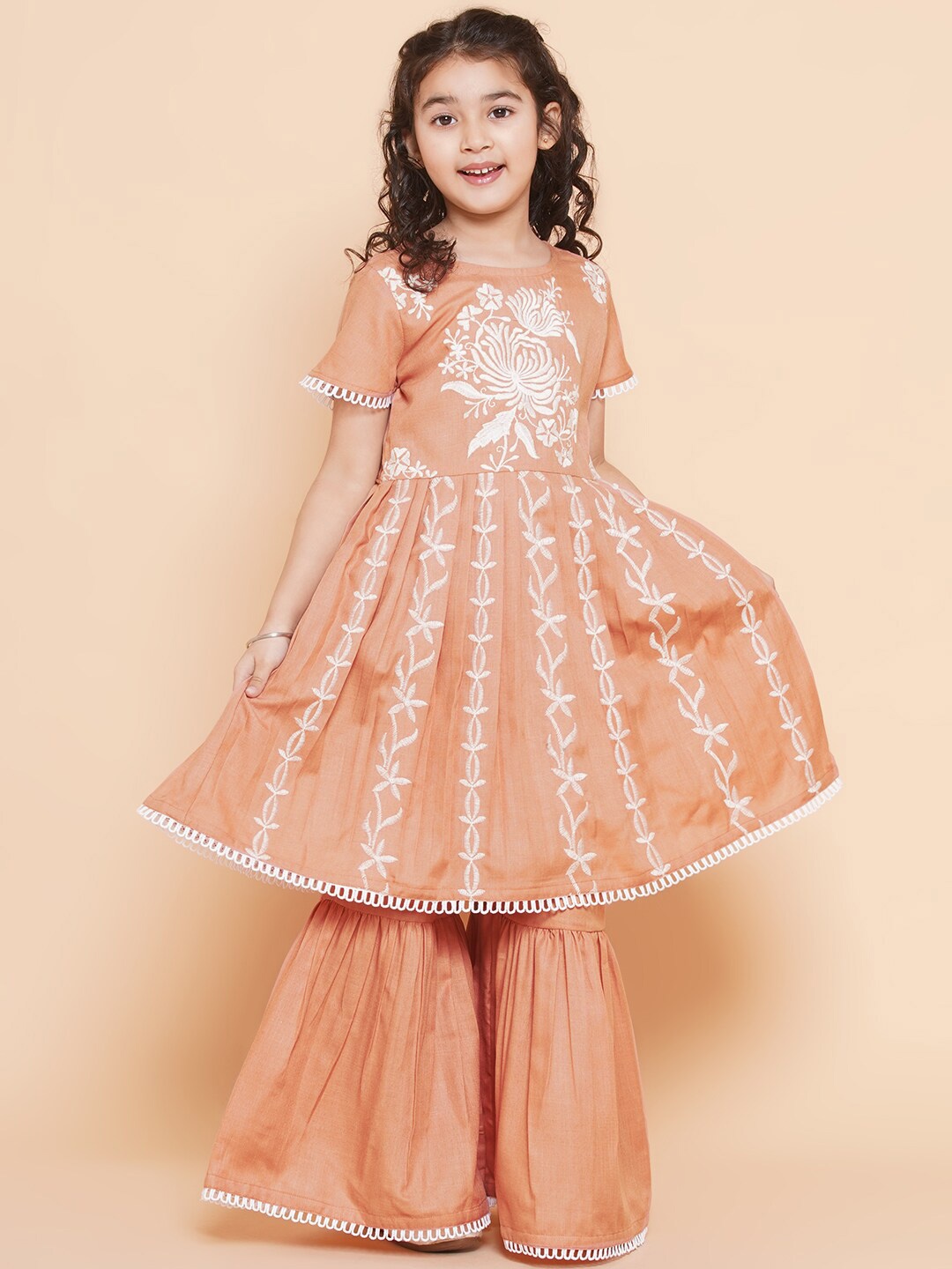 Bitiya by Bhama Girls Floral Embroidered Panelled Anarkali Pure Cotton Kurta with Sharara, Peach
Bitiya by Bhama Girls Floral Embroidered Panelled Anarkali Pure Cotton Kurta with Sharara, Peach