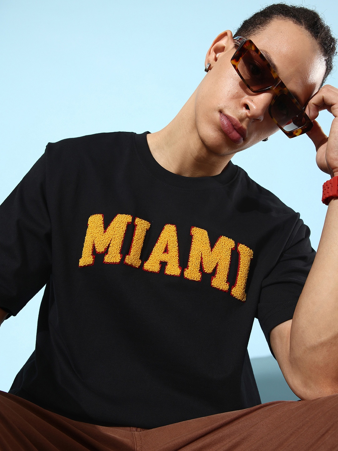 DILLINGER Men Black & Yellow Typography Embroidered Oversized Pure Cotton Longline T-shirt
DILLINGER Men Black & Yellow Typography Embroidered Oversized Pure Cotton Longline T-shirt