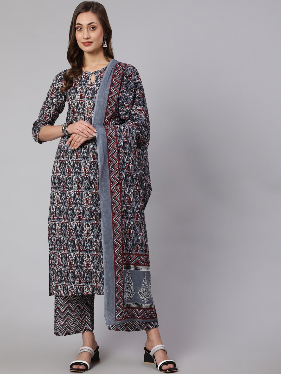 Nayo Ethnic Motifs Printed Keyhole Neck Pure Cotton Kurta With Palazzos & Dupatta, Black
Nayo Ethnic Motifs Printed Keyhole Neck Pure Cotton Kurta With Palazzos & Dupatta, Black