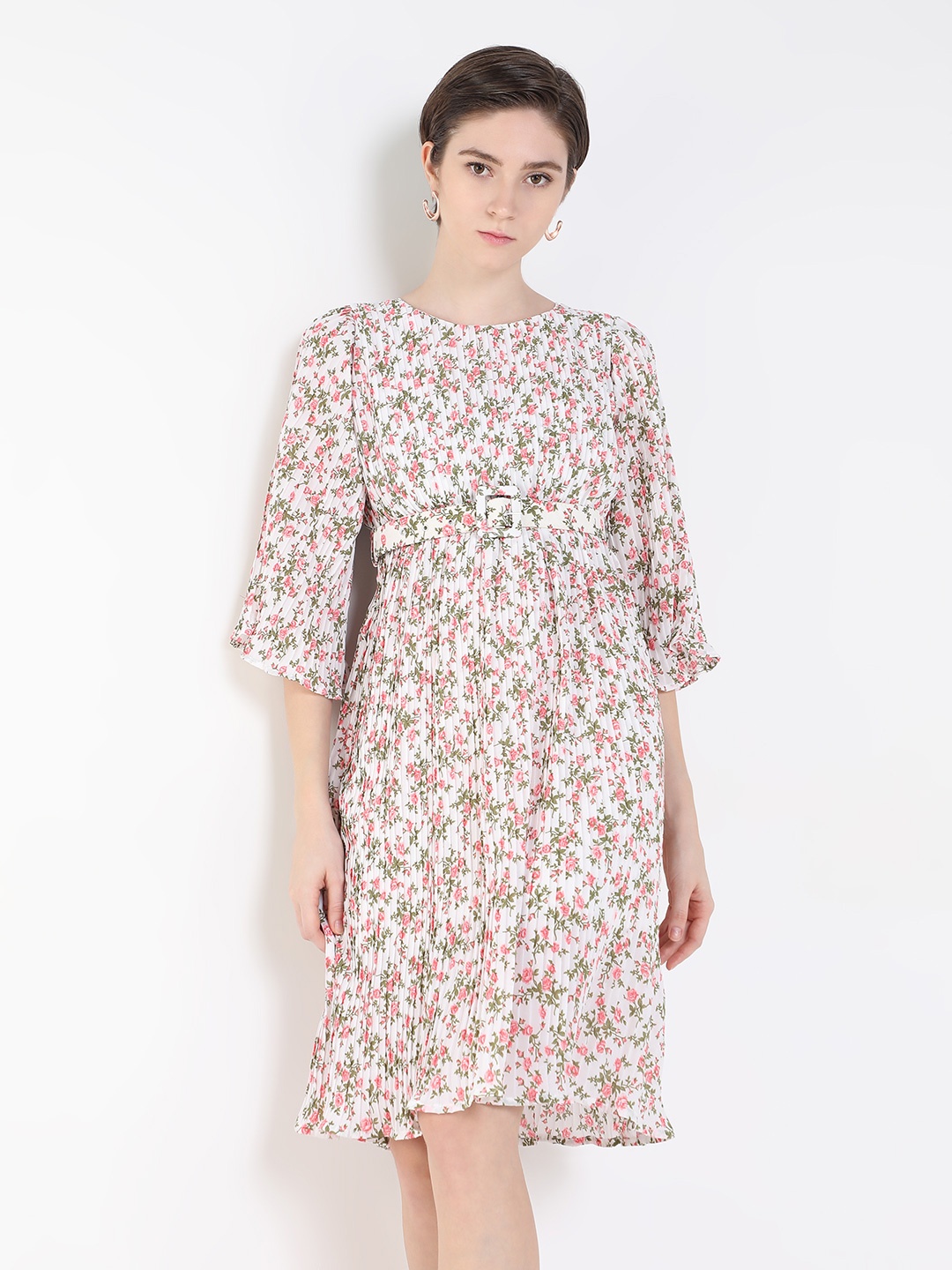 SHOWOFF Round Neck Accordion Pleats Floral Printed Chiffon A-Line Dress With Belt, White
SHOWOFF Round Neck Accordion Pleats Floral Printed Chiffon A-Line Dress With Belt, White