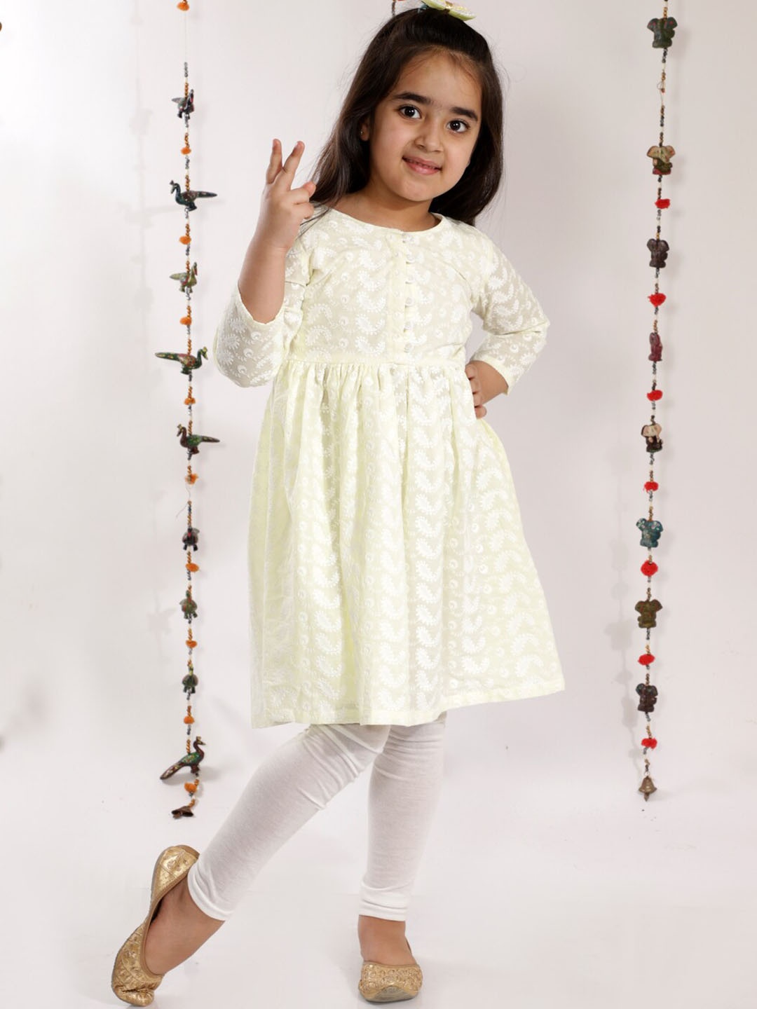 VASTRAMAY Girls Paisley Embroidered Anarkali Chikankari Pure Cotton Kurta And Leggings, Yellow
VASTRAMAY Girls Paisley Embroidered Anarkali Chikankari Pure Cotton Kurta And Leggings, Yellow