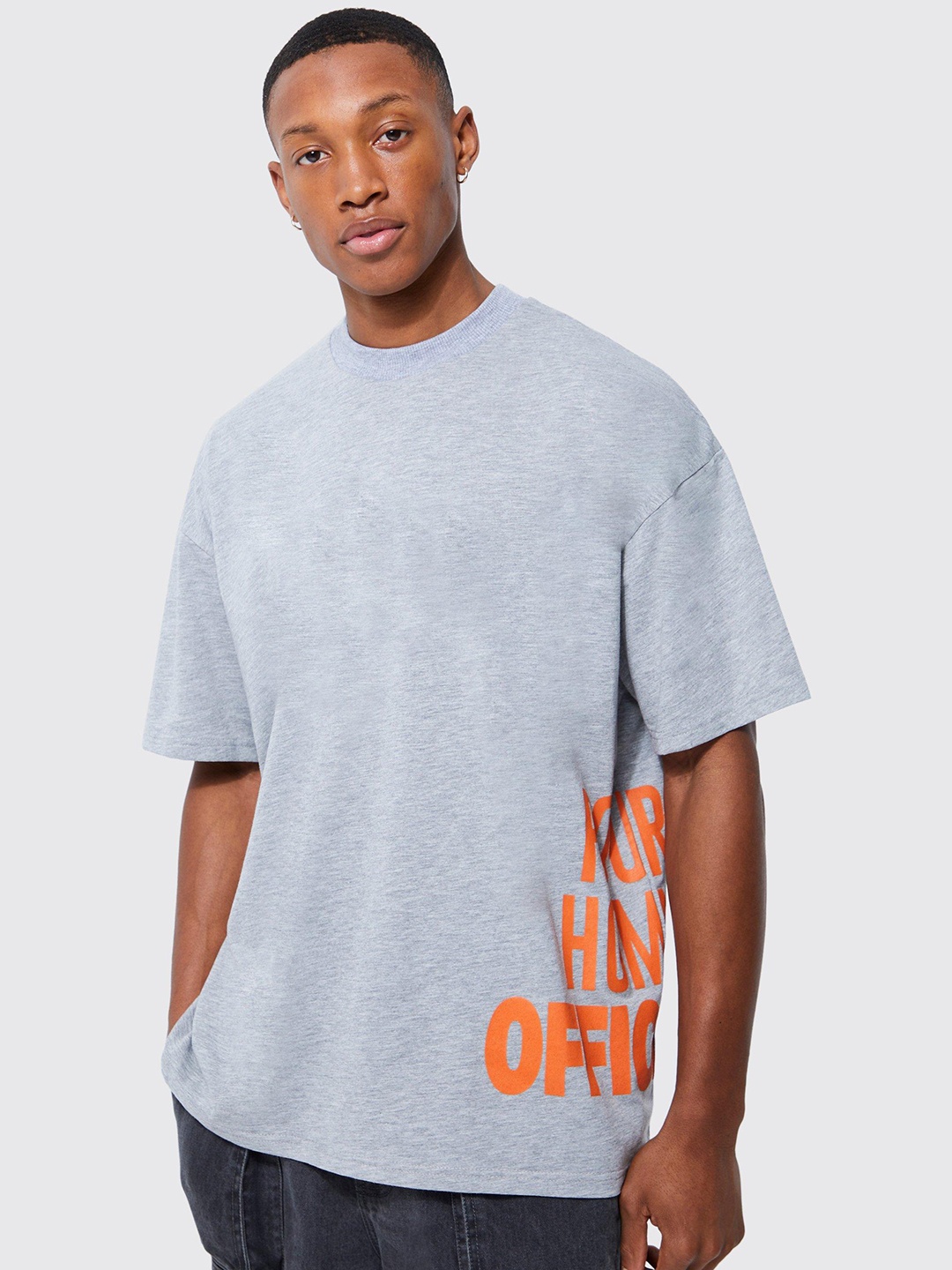 boohooMAN Men Grey Melange Typography Printed Drop-Shoulder Sleeves Pure Cotton Oversize T-shirt
boohooMAN Men Grey Melange Typography Printed Drop-Shoulder Sleeves Pure Cotton Oversize T-shirt