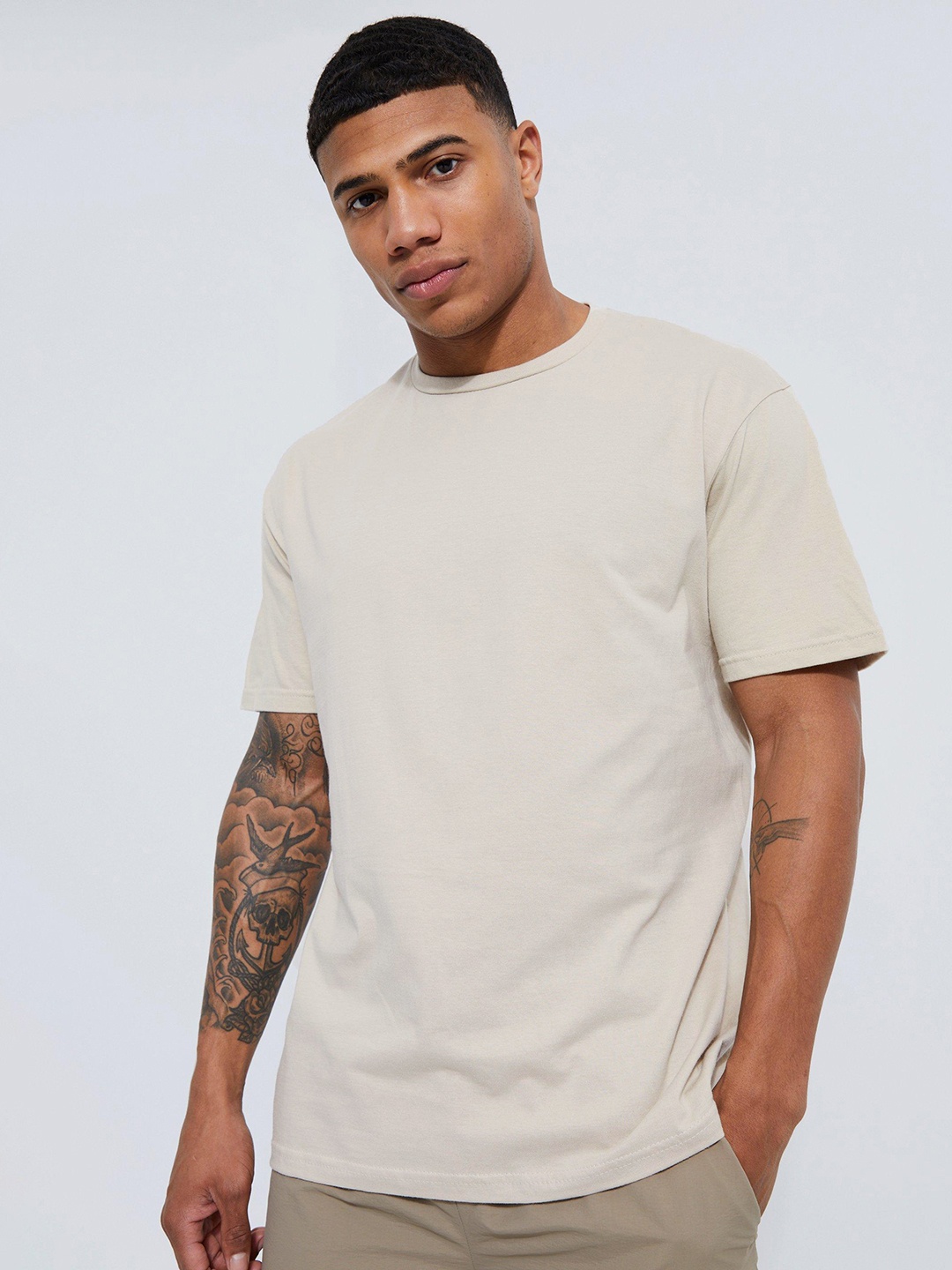 boohooMAN Oversized Drop-Shoulder Sleeves Pure Cotton T-shirt With Printed Back, Off white
boohooMAN Oversized Drop-Shoulder Sleeves Pure Cotton T-shirt With Printed Back, Off white