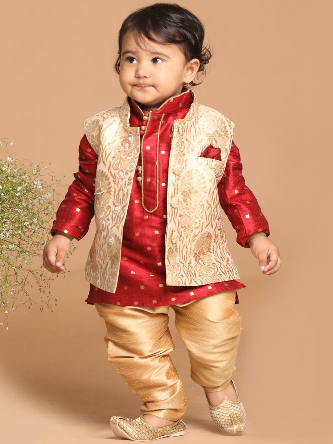 VASTRAMAY SISHU Boys Mandarin Collar Woven Design Kurta with Pyjamas & Nehru Jacket, Maroon
VASTRAMAY SISHU Boys Mandarin Collar Woven Design Kurta with Pyjamas & Nehru Jacket, Maroon