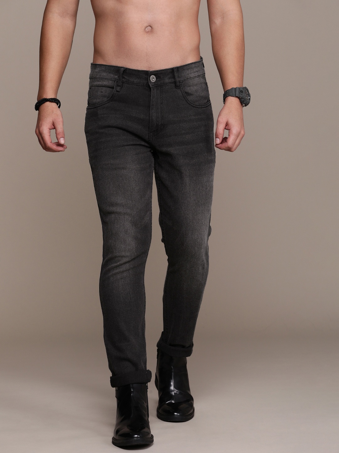 The Roadster Life Co. Men Mid-Rise Slim Tapered Fit Light Fade Stretchable Jeans, Black
The Roadster Life Co. Men Mid-Rise Slim Tapered Fit Light Fade Stretchable Jeans, Black
