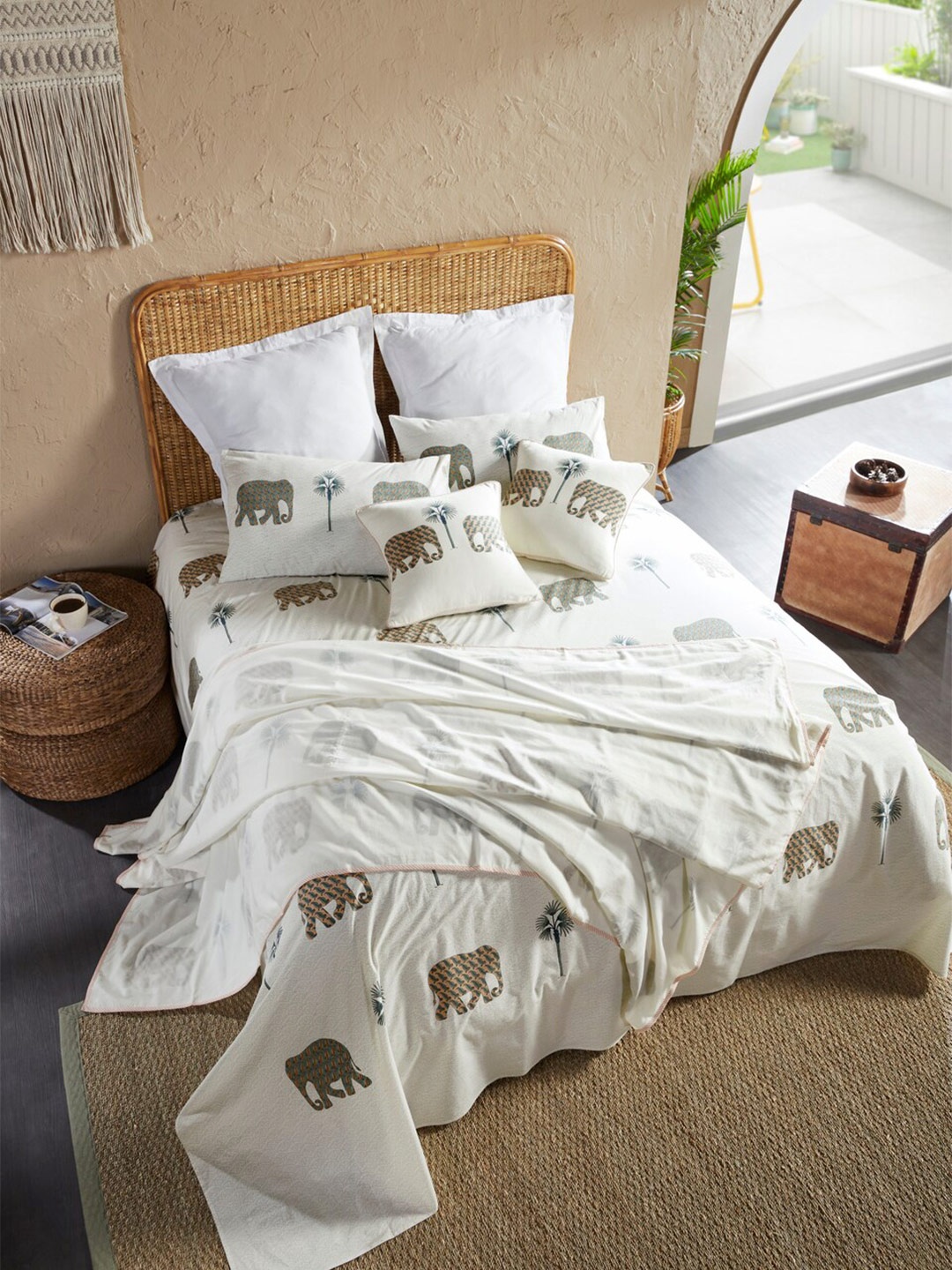 HOUMN Cream-Coloured & Green Ethnic Motifs 200 TC Cotton Queen Bedsheet & 2 Pillow Covers
HOUMN Cream-Coloured & Green Ethnic Motifs 200 TC Cotton Queen Bedsheet & 2 Pillow Covers