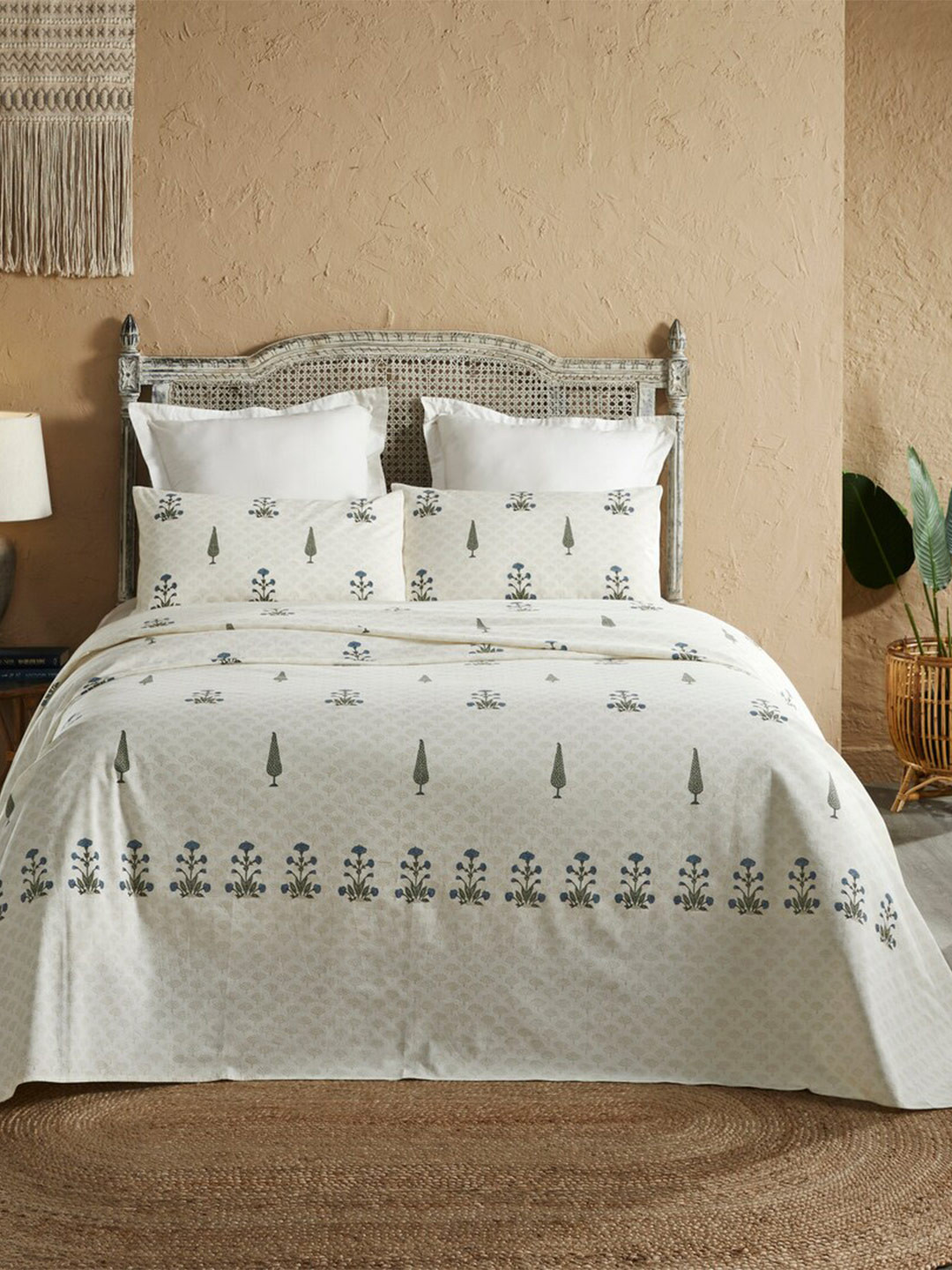 HOUMN Cream-Coloured & Green Ethnic Motifs 160 TC Cotton Queen Bedsheet & 2 Pillow Covers
HOUMN Cream-Coloured & Green Ethnic Motifs 160 TC Cotton Queen Bedsheet & 2 Pillow Covers