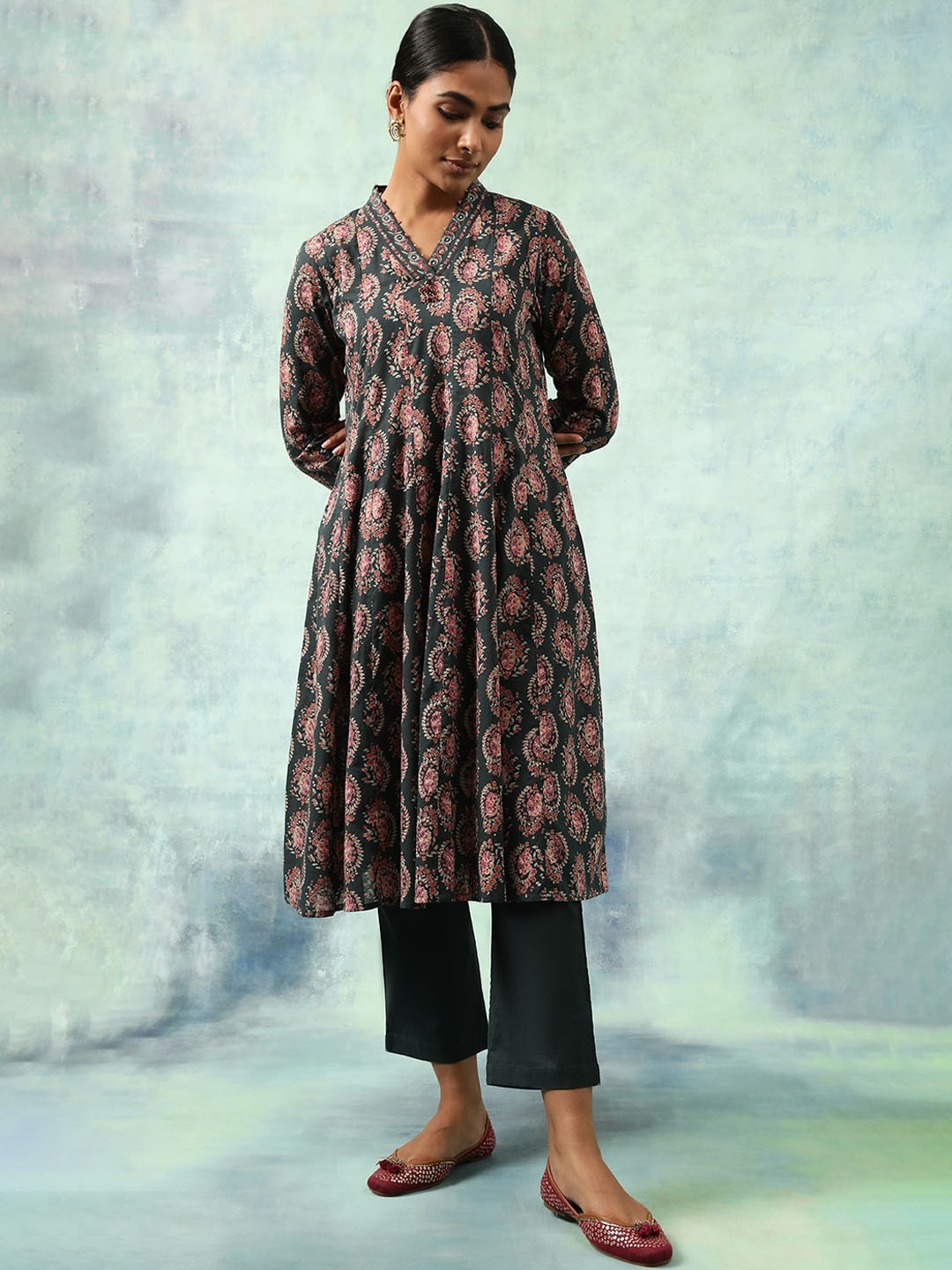 W The Folksong Collection Ethnic Motifs Printed V-Neck Panelled Pure Cotton Anarkali Kurta, Green
W The Folksong Collection Ethnic Motifs Printed V-Neck Panelled Pure Cotton Anarkali Kurta, Green