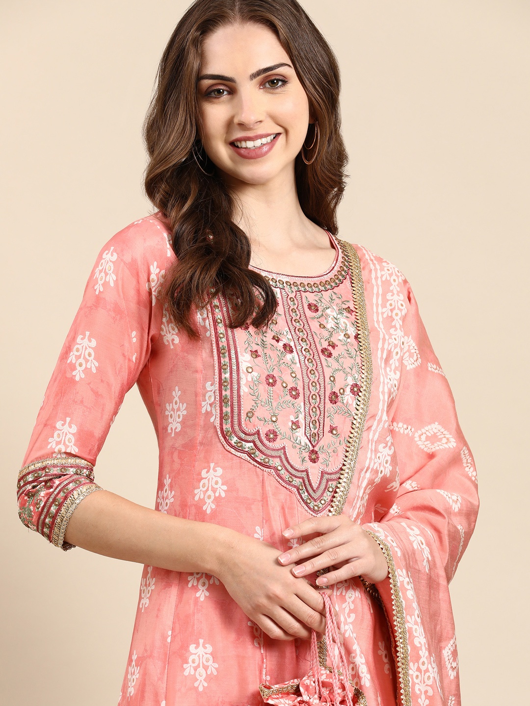 SHOWOFF Ethnic Motifs Printed Thread & Mirror Work Kurta with Trousers & Dupatta, Peach
SHOWOFF Ethnic Motifs Printed Thread & Mirror Work Kurta with Trousers & Dupatta, Peach