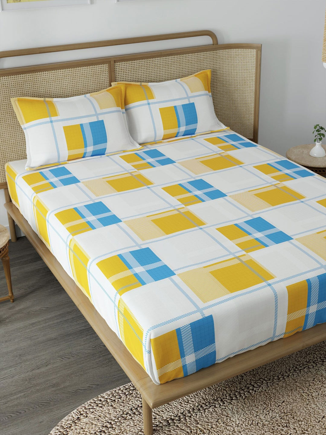 CHHAVI INDIA Yellow & Blue Geometric Printed 210 TC 2 Queen Bedsheet & 4 Pillow Covers
CHHAVI INDIA Yellow & Blue Geometric Printed 210 TC 2 Queen Bedsheet & 4 Pillow Covers