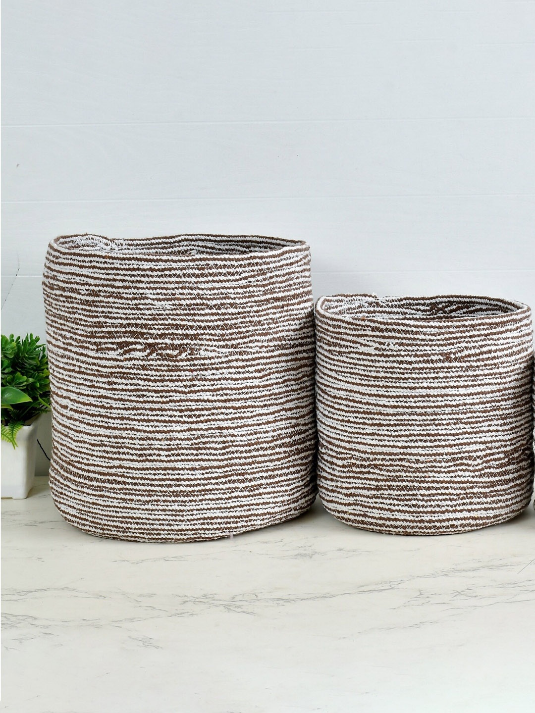 Homefab India 2-Pieces Brown & White Braided Woven Design Cotton Planter Baskets
Homefab India 2-Pieces Brown & White Braided Woven Design Cotton Planter Baskets