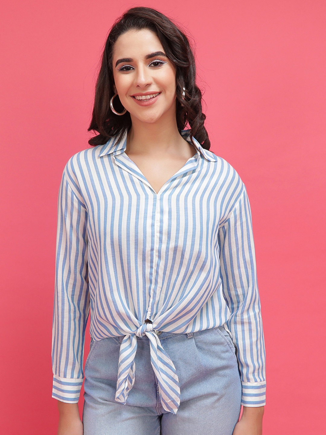Freehand by The Indian Garage Co White and Blue Slim Fit Vertical Striped Pure Cotton Casual Shirt
Freehand by The Indian Garage Co White and Blue Slim Fit Vertical Striped Pure Cotton Casual Shirt
