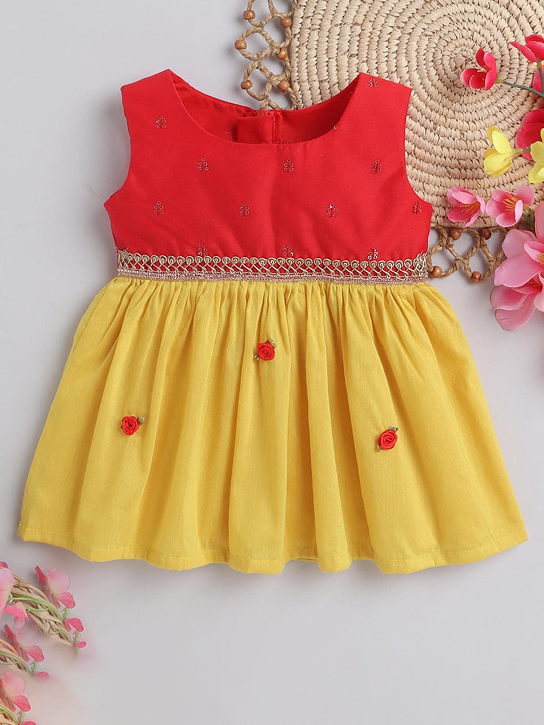 MANY FROCKS & Infants Girls Floral Embroidered Sequined Pure Cotton Fit & Flare Dress, Yellow
MANY FROCKS & Infants Girls Floral Embroidered Sequined Pure Cotton Fit & Flare Dress, Yellow