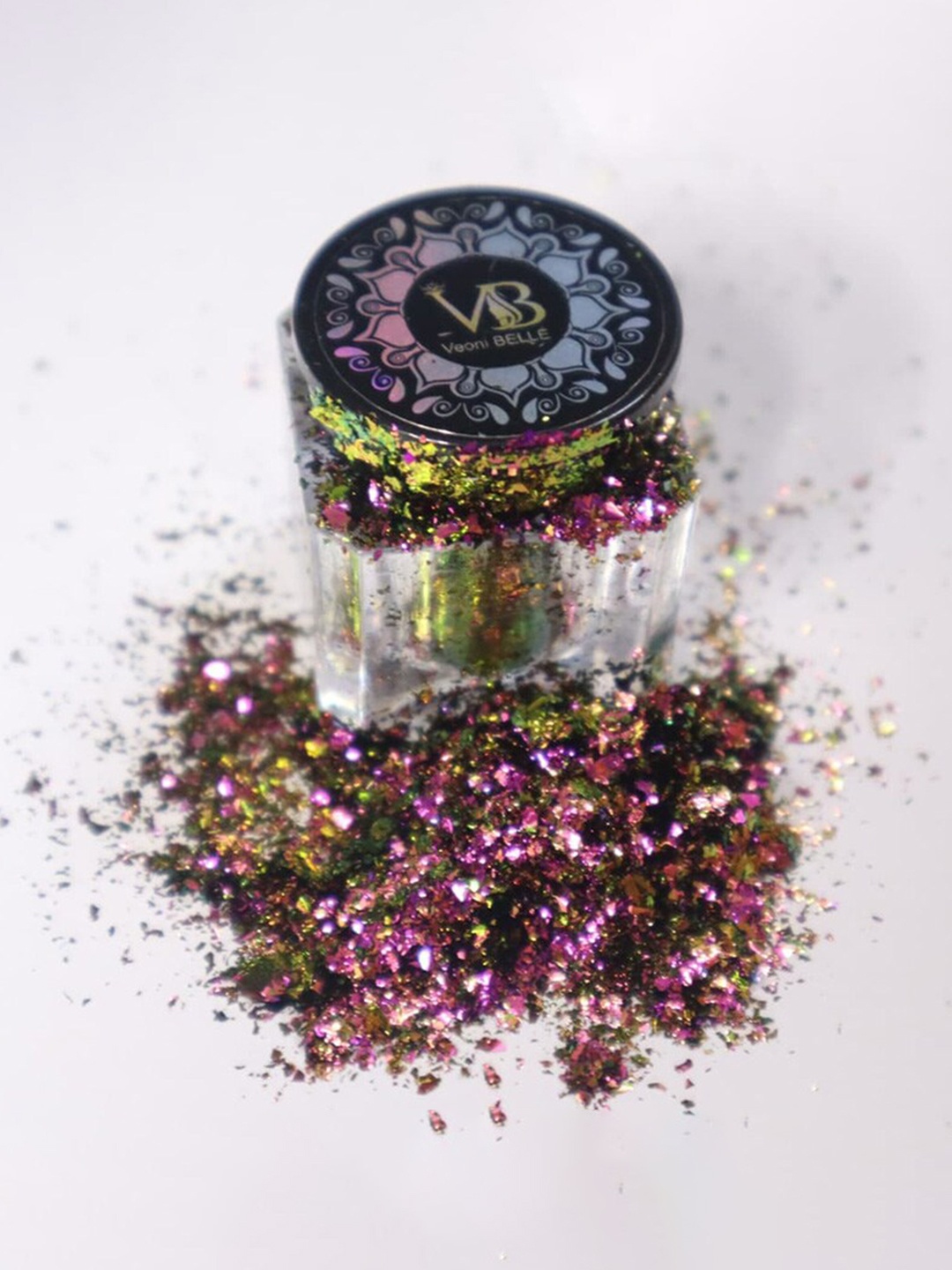 Veoni BELLE Long Wearing Multichrome Glitter Pigments Eyeshadow 5 g - Chameleon Flakes, Magenta
Veoni BELLE Long Wearing Multichrome Glitter Pigments Eyeshadow 5 g - Chameleon Flakes, Magenta
