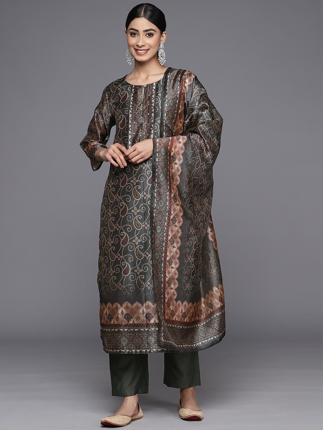 Varanga Ethnic Motifs Printed Sequinned Chanderi Silk Kurta with Trousers & With Dupatta, Black
Varanga Ethnic Motifs Printed Sequinned Chanderi Silk Kurta with Trousers & With Dupatta, Black