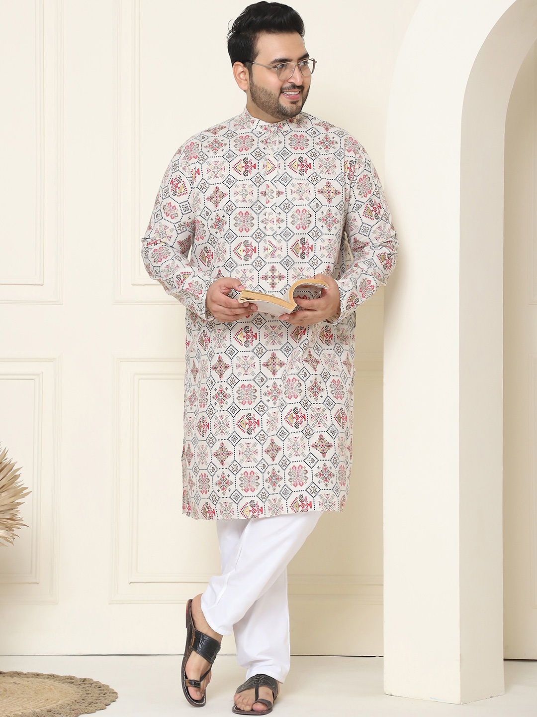 SOJANYA PLUS Men Plus Size Ethnic Motifs Printed Regular Kurta With Pyjamas, Cream
SOJANYA PLUS Men Plus Size Ethnic Motifs Printed Regular Kurta With Pyjamas, Cream