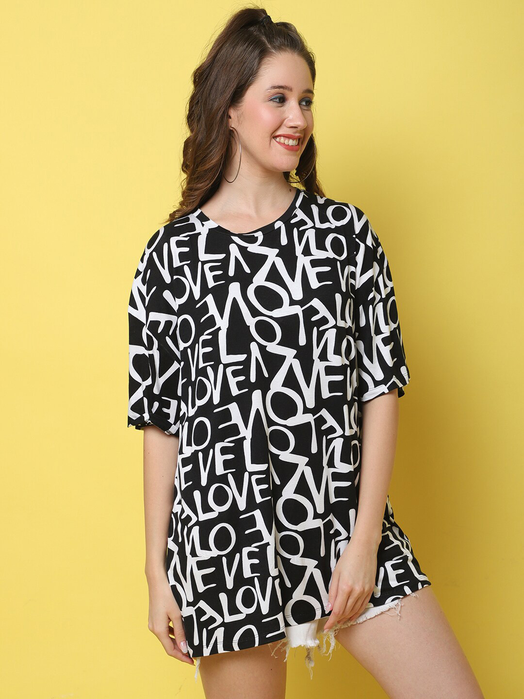 DOOR74 Typography Printed Drop-Shoulder Sleeves Monochrome Longline length Oversize T-Shirt, Black
DOOR74 Typography Printed Drop-Shoulder Sleeves Monochrome Longline length Oversize T-Shirt, Black