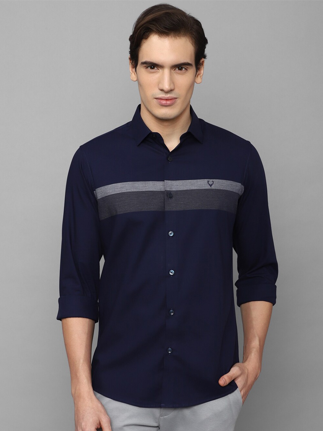 Allen Solly Spread Collar Slim Fit Horizontal Striped Pure Cotton Casual Shirt, Navy blue
Allen Solly Spread Collar Slim Fit Horizontal Striped Pure Cotton Casual Shirt, Navy blue