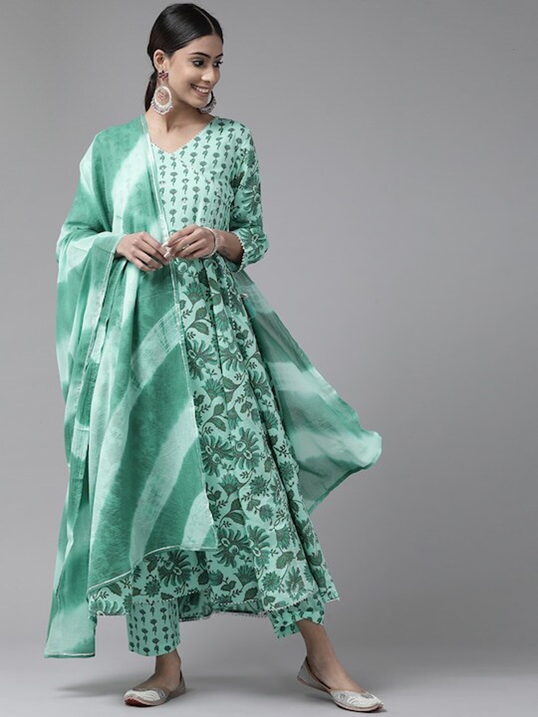 Amirah s Floral Printed Angrakha Gotta Patti Pure Cotton Kurta with Trousers & Dupatta, Green
Amirah s Floral Printed Angrakha Gotta Patti Pure Cotton Kurta with Trousers & Dupatta, Green