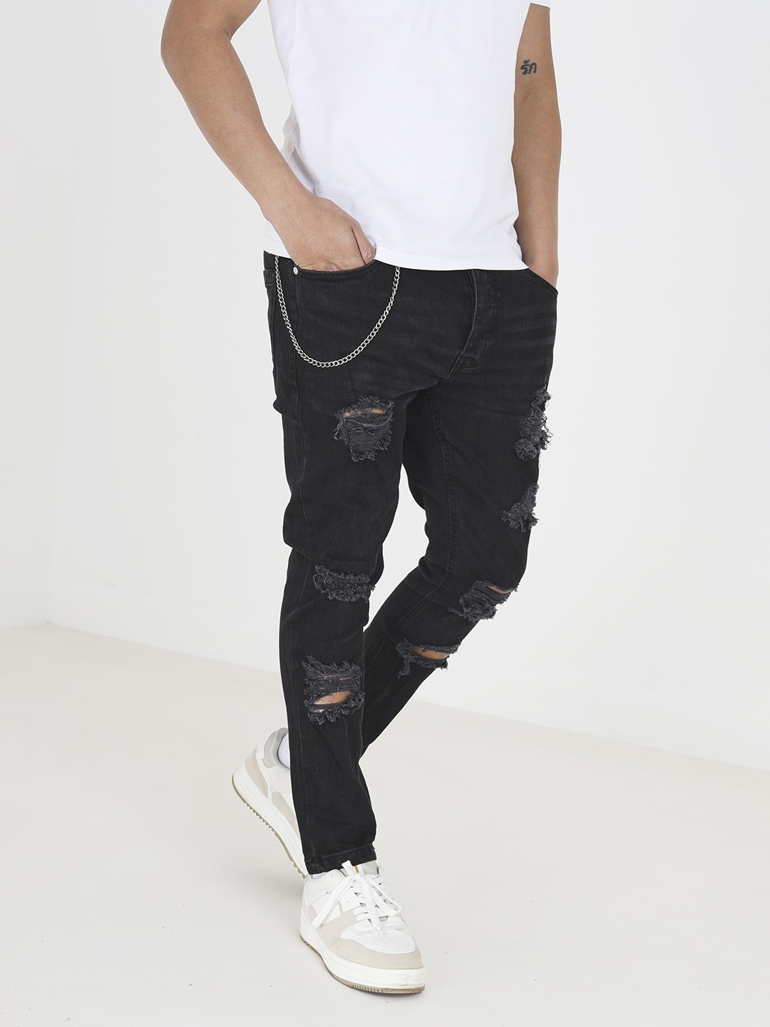 BRAVE SOUL Men Skinny Fit Highly Distressed Stretchable Jeans with Metallic Chain, Charcoal
BRAVE SOUL Men Skinny Fit Highly Distressed Stretchable Jeans with Metallic Chain, Charcoal