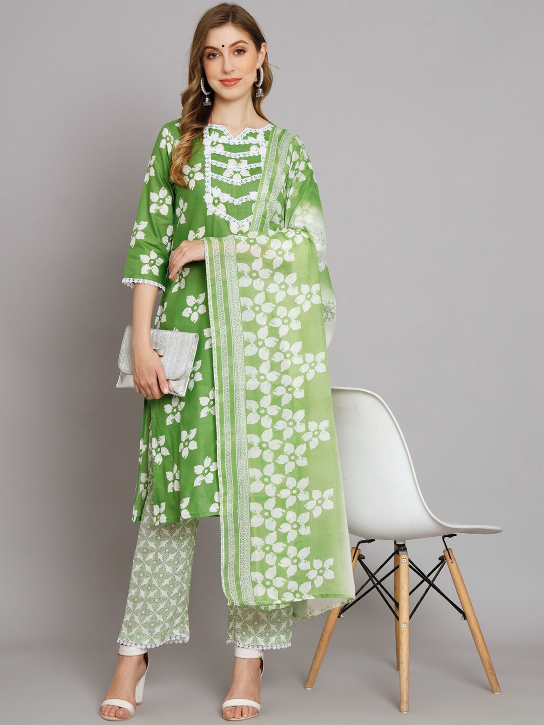 SWAGG INDIA Floral Printed Regular Thread Work Kurta with Trousers & With Dupatta, Green
SWAGG INDIA Floral Printed Regular Thread Work Kurta with Trousers & With Dupatta, Green