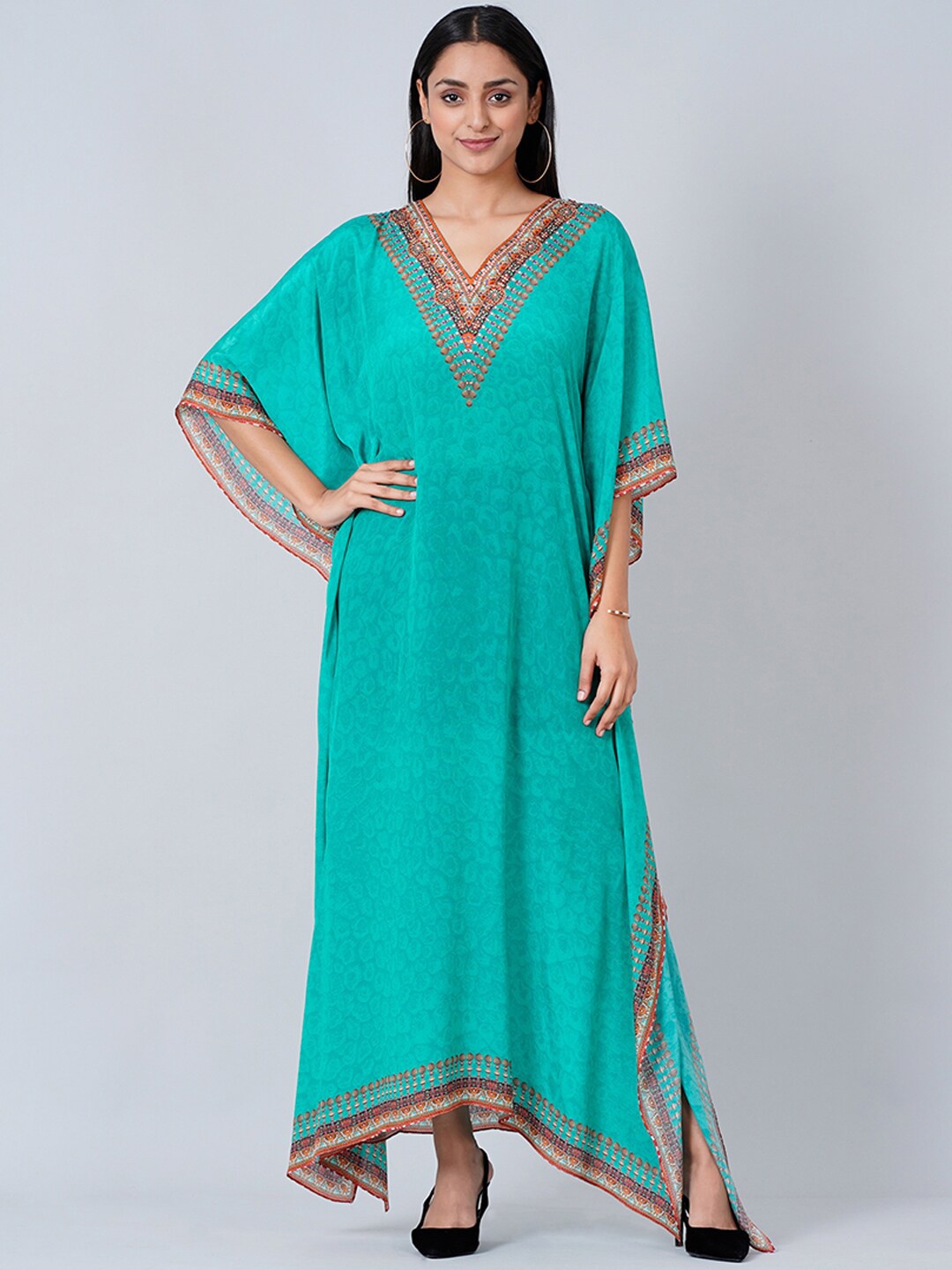 First Resort by Ramola Bachchan Ethnic motifs Printed Crepe Kaftan Midi Dress, Green
First Resort by Ramola Bachchan Ethnic motifs Printed Crepe Kaftan Midi Dress, Green