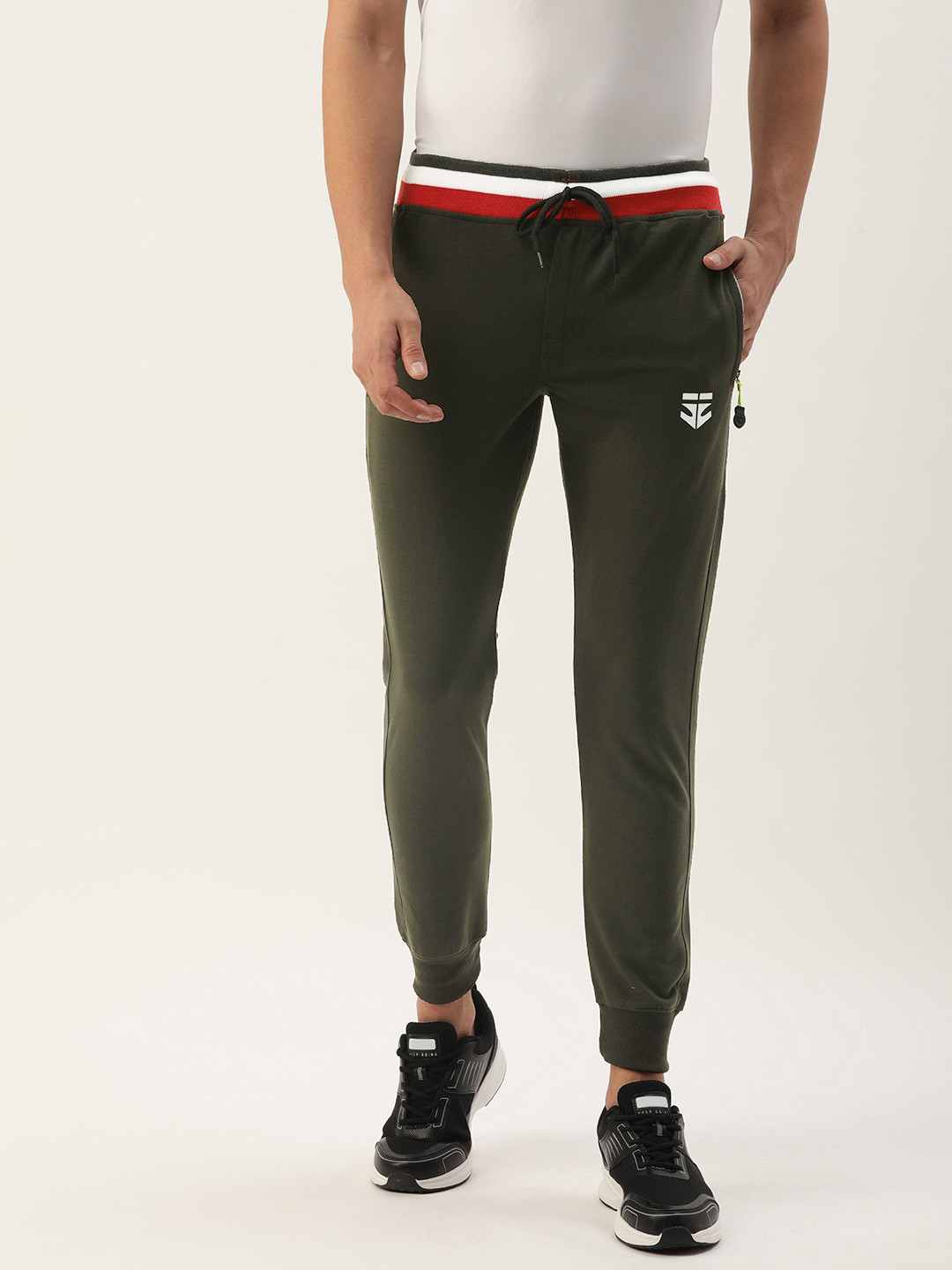 Sports52 wear Men Solid Slim Fit Training Joggers With Stripe Waistband Detail, Olive
Sports52 wear Men Solid Slim Fit Training Joggers With Stripe Waistband Detail, Olive