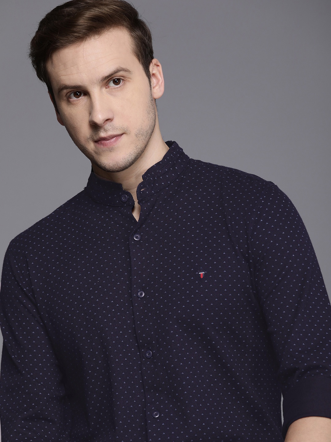 Louis Philippe Jeans Pure Cotton Geometric Printed Slim Fit Casual Shirt, Navy blue
Louis Philippe Jeans Pure Cotton Geometric Printed Slim Fit Casual Shirt, Navy blue