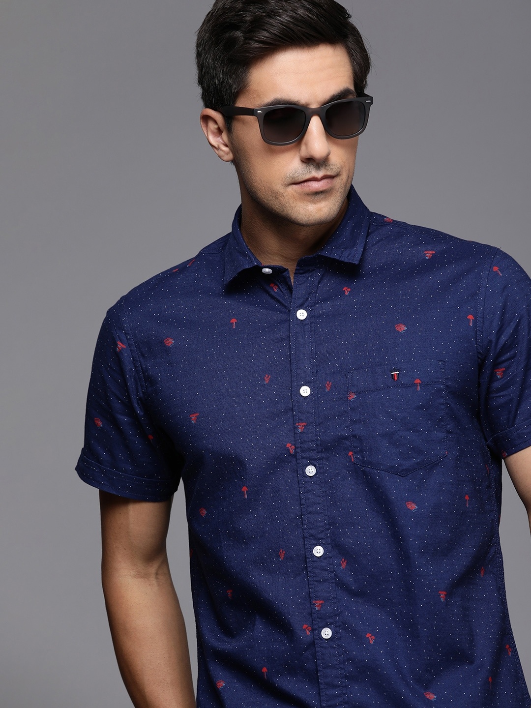 Louis Philippe Jeans Slim Fit Conversational Printed Pure Cotton Casual Shirt, Navy blue
Louis Philippe Jeans Slim Fit Conversational Printed Pure Cotton Casual Shirt, Navy blue