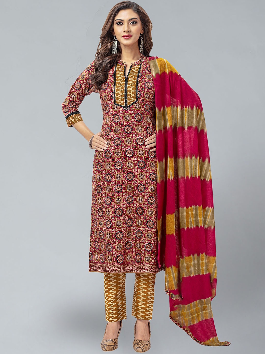 Jevi Prints Ethnic Motif Printed Mandarin Collar Pure Cotton Kurta With Trouser & Dupatta, Red
Jevi Prints Ethnic Motif Printed Mandarin Collar Pure Cotton Kurta With Trouser & Dupatta, Red