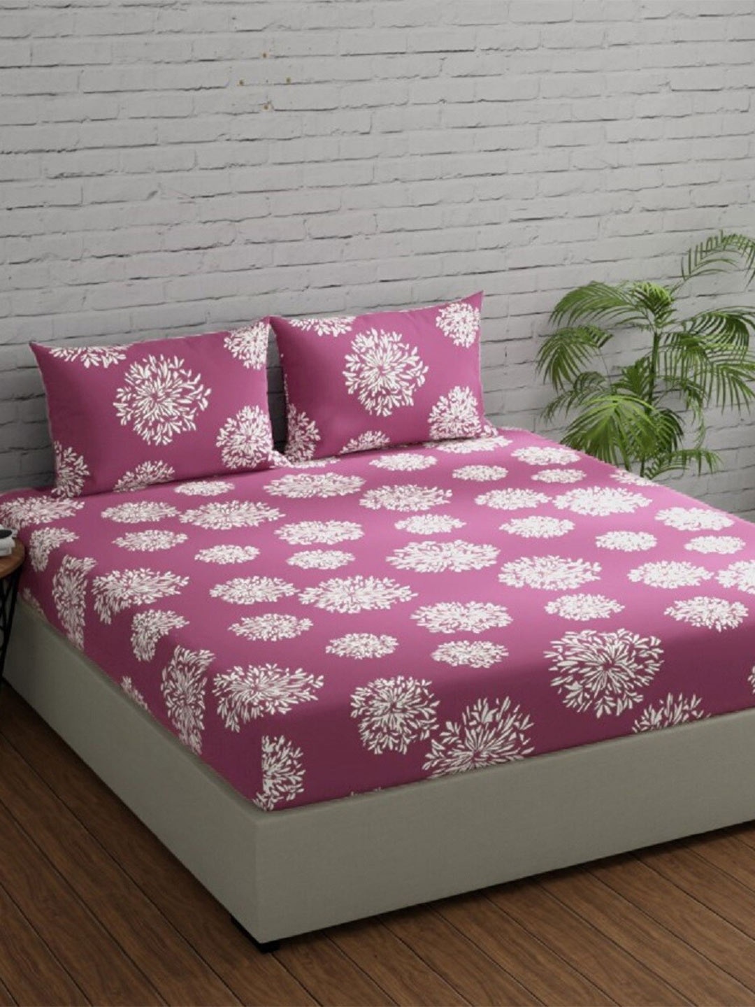 Huesland Mauve & White Ethnic Motifs 144 TC Cotton King Bedsheet With 2 Pillow Covers
Huesland Mauve & White Ethnic Motifs 144 TC Cotton King Bedsheet With 2 Pillow Covers