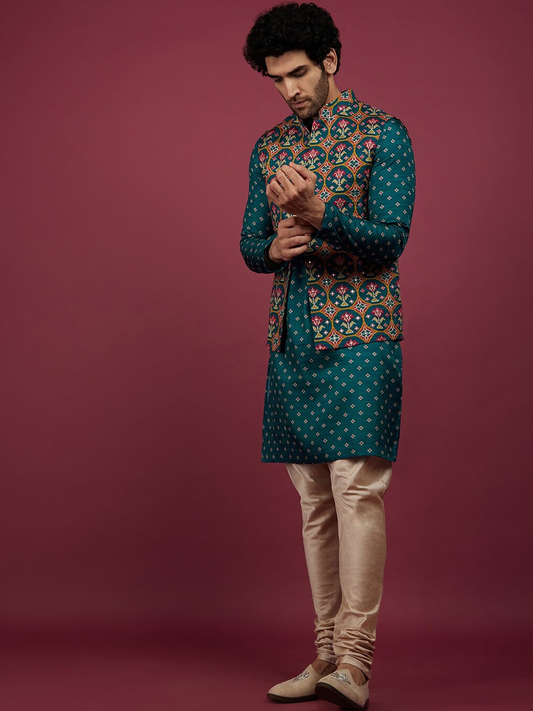 KALKI Fashion Geometric Printed Regular Pure Silk Kurta With Churidar & Nehru Jacket, Blue
KALKI Fashion Geometric Printed Regular Pure Silk Kurta With Churidar & Nehru Jacket, Blue