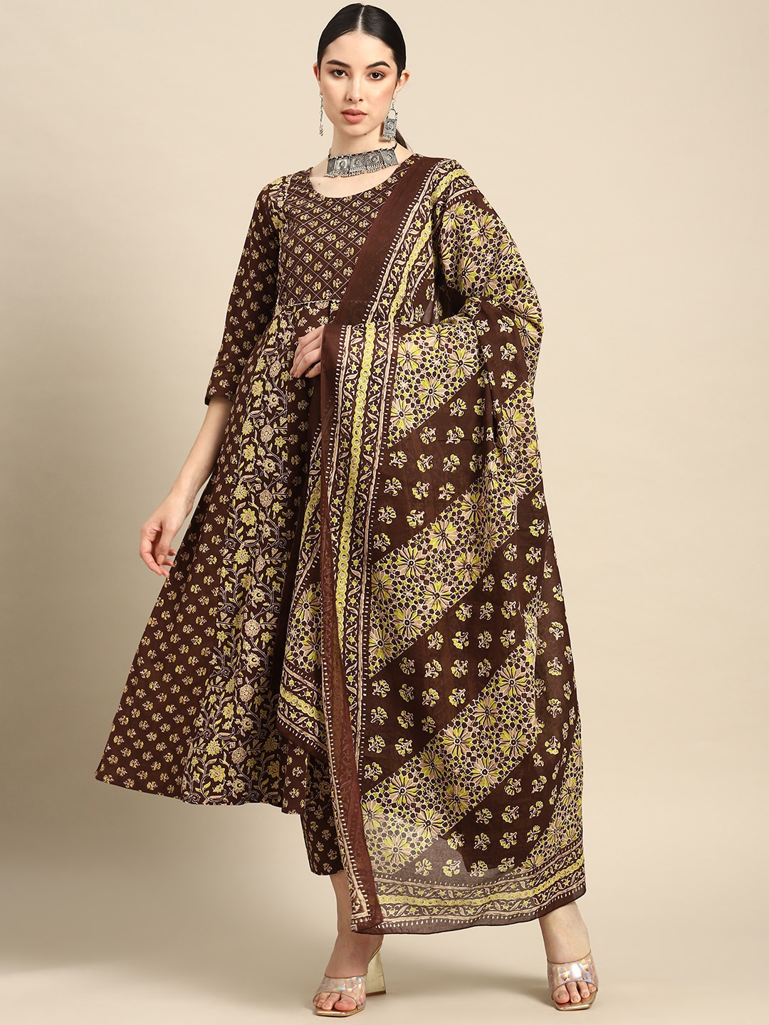 Nayo Ethnic Motifs Printed Regular Gotta Patti Pure Cotton Kurta with Trousers & Dupatta, Brown
Nayo Ethnic Motifs Printed Regular Gotta Patti Pure Cotton Kurta with Trousers & Dupatta, Brown