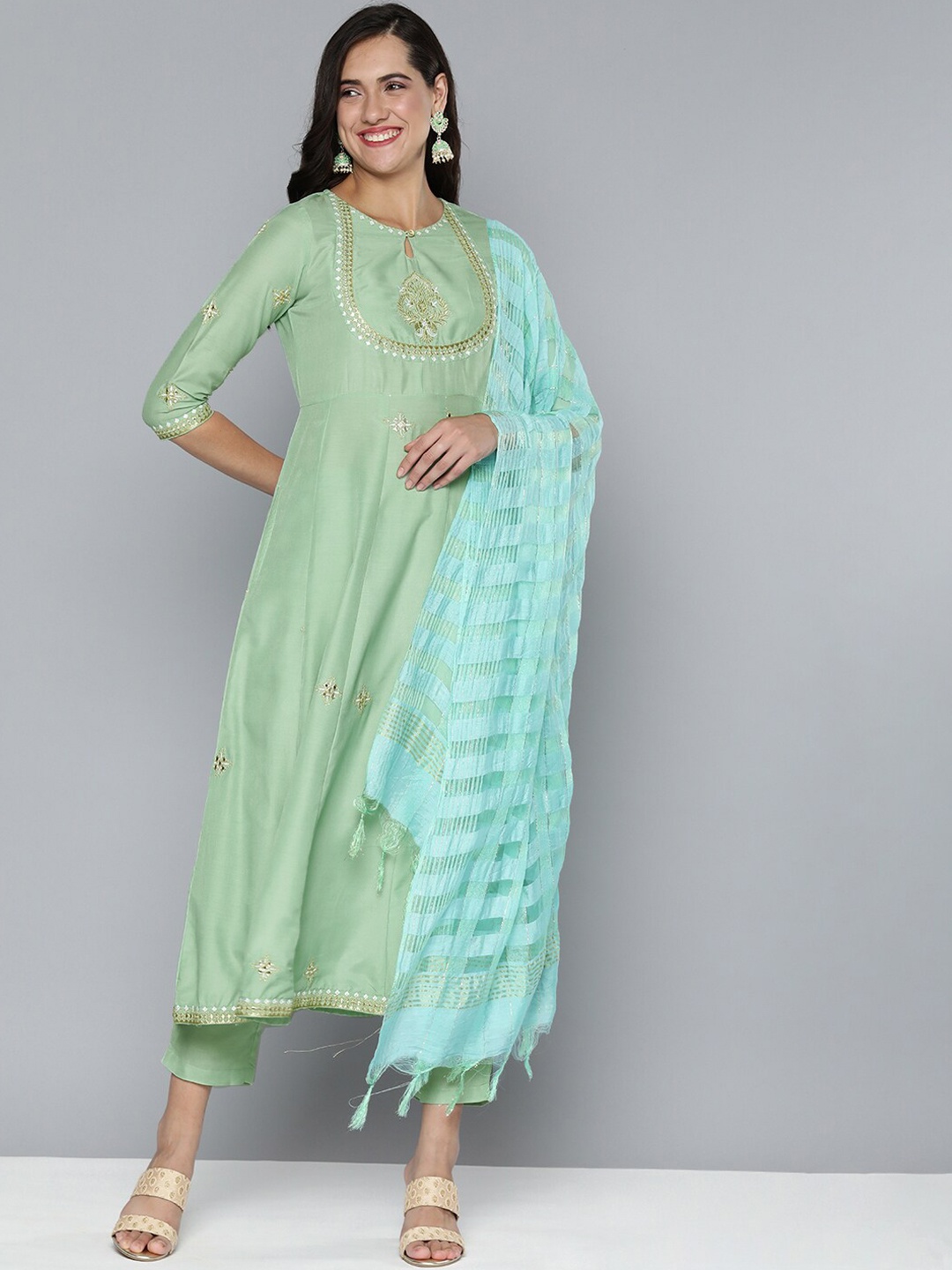 MALHAAR Ethnic Motifs Embroidered Mirror Work Kurta with Trousers & With Dupatta, Green
MALHAAR Ethnic Motifs Embroidered Mirror Work Kurta with Trousers & With Dupatta, Green