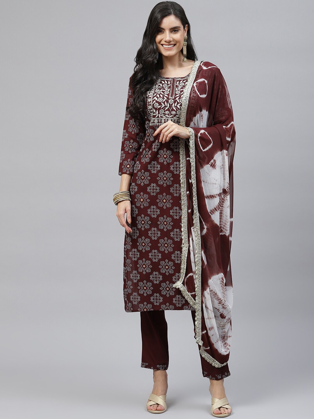 MALHAAR Ethnic Motifs Printed Thread Work Kurta with Trousers & With Dupatta, Maroon
MALHAAR Ethnic Motifs Printed Thread Work Kurta with Trousers & With Dupatta, Maroon