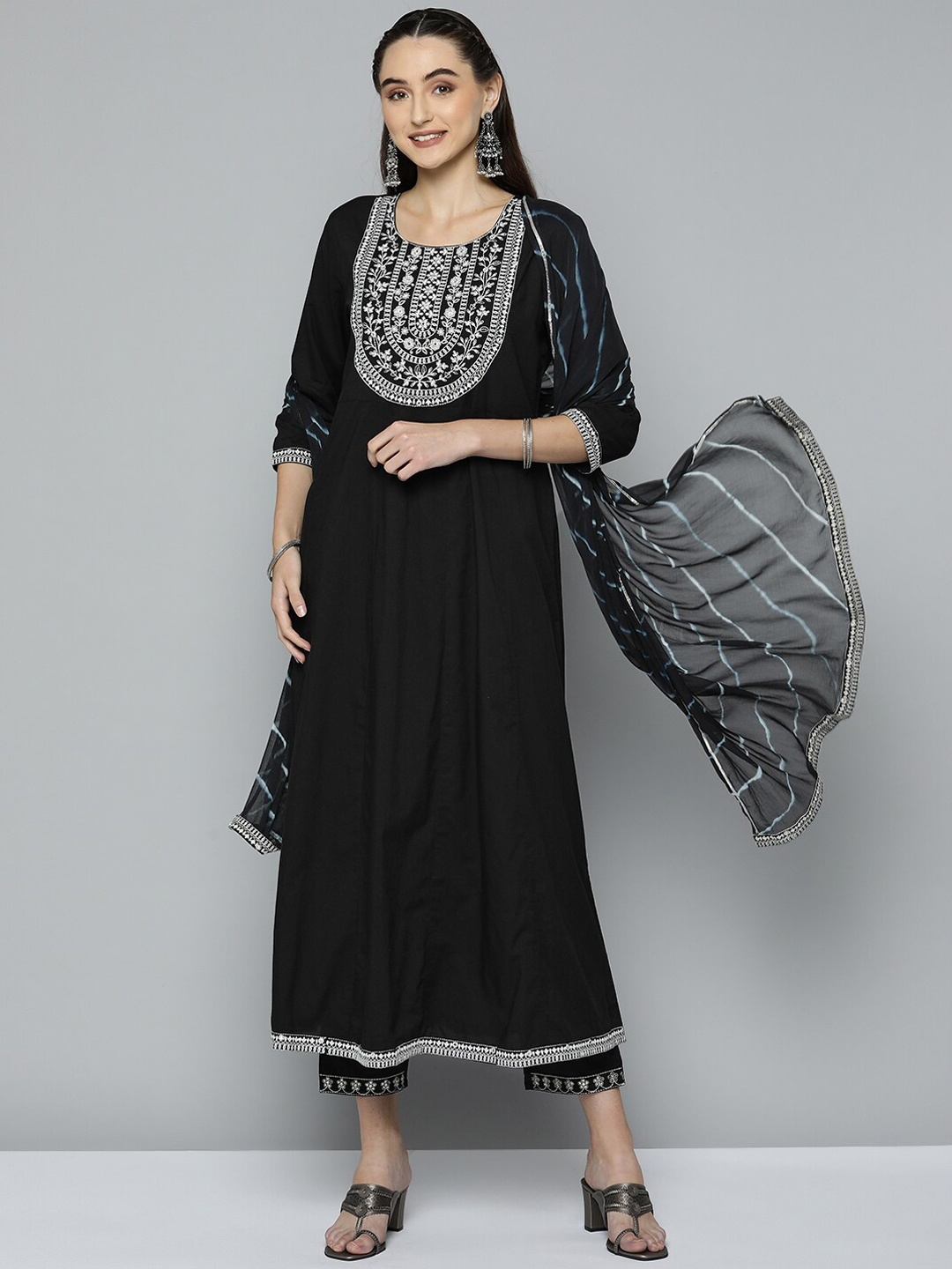 MALHAAR Floral Yoke Design Embroidered Mirror Work A-Line Kurta With Trousers & Dupatta, Black
MALHAAR Floral Yoke Design Embroidered Mirror Work A-Line Kurta With Trousers & Dupatta, Black