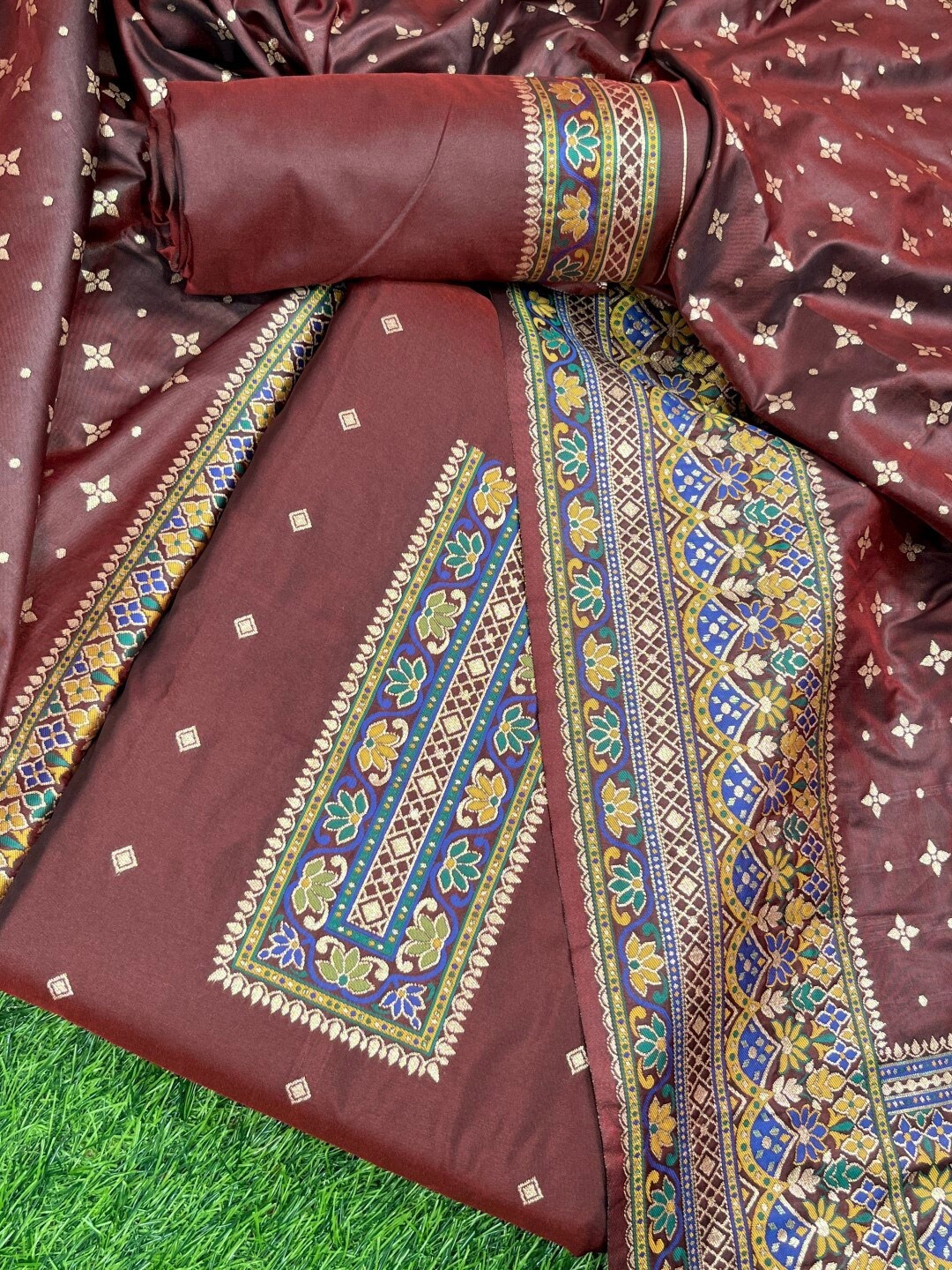VISHNU WEAVES Ethnic Motifs Woven Design Pashmina Silk Unstitched Dress Material, Coffee brown
VISHNU WEAVES Ethnic Motifs Woven Design Pashmina Silk Unstitched Dress Material, Coffee brown