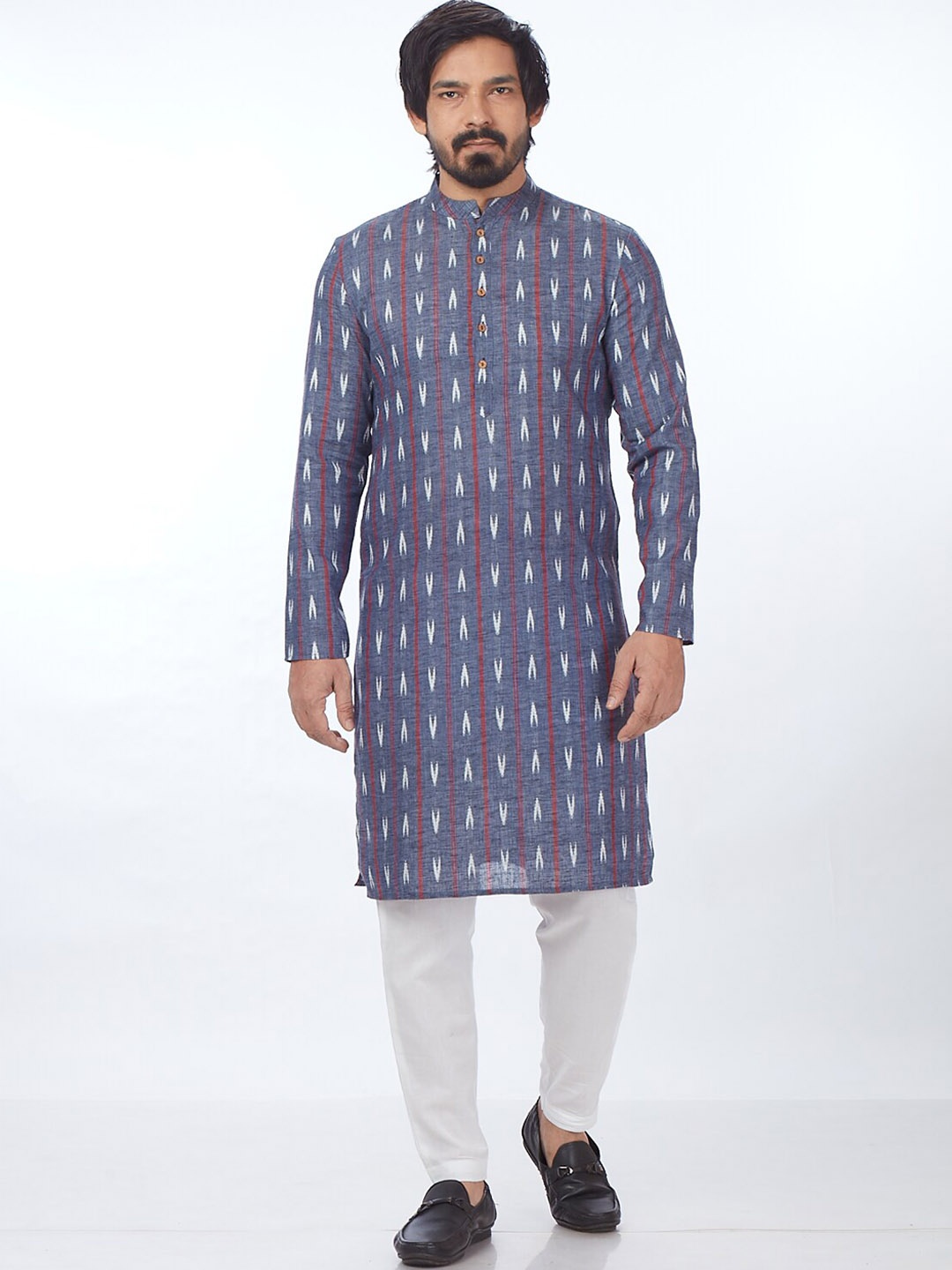 Blacksmith Ethnic Motif Woven Design Mandarin Collar Jacquard Pure Cotton Kurta, Navy blue
Blacksmith Ethnic Motif Woven Design Mandarin Collar Jacquard Pure Cotton Kurta, Navy blue